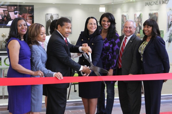 Dr. Bill Winston Ribbon Cutting